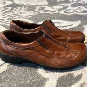 Michel Women’s brown leather shoes. Like new.